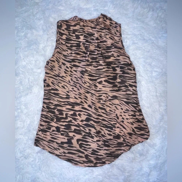 CAbi 100% Silk Pink Zebra Striped Ruffled Sleeveless Blouse Women’s Size XS - Picture 5 of 9